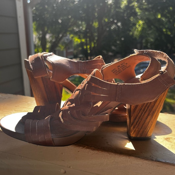 Clarks Indigo Brown Heels Size 10 | Tan Strappy Leather Sandals - Picture 2 of 4